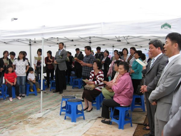 2010년 사랑의잔치 소하동 튼튼한교회 기공예배 4.JPG